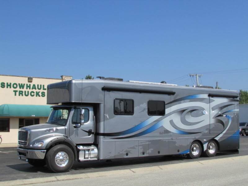 2017 Showhauler Motorhome Conversion 31KTSSL
