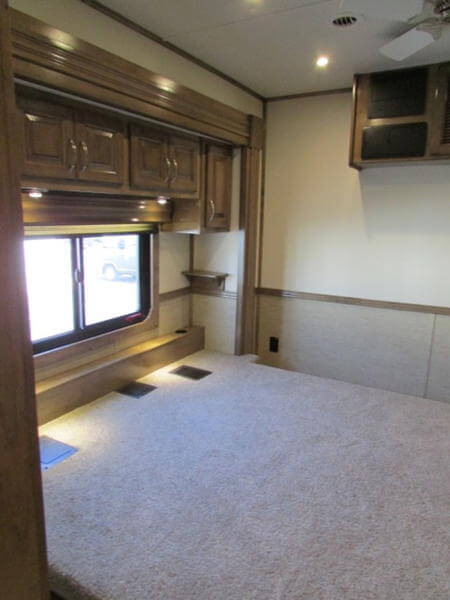 2017 Showhauler Motorhome Conversion 31KTSSL loft bed