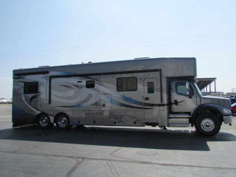 2017 Showhauler Motorhome Conversion 31KTSSL left profile