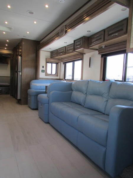 2017 Showhauler Motorhome Conversion 31KTSSL right-rear profile