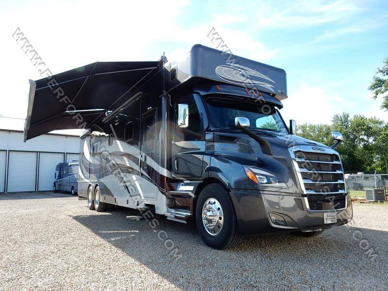2022 Showhauler Motorhome Conversion 35QQSSL