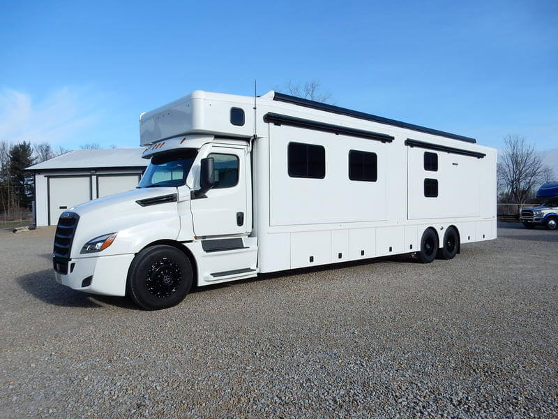 2022 Showhauler Motorhome Conversion 36KTssl-b