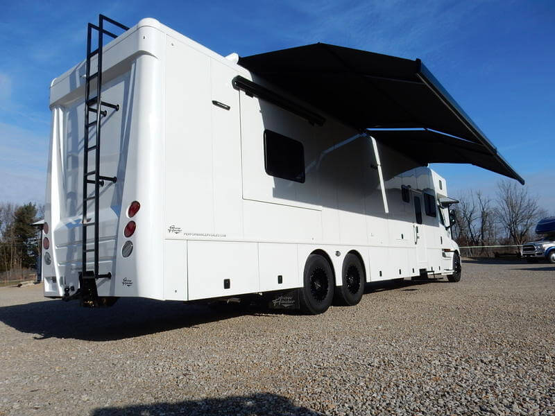2022 Showhauler Motorhome Conversion 36KTssl-b awnings