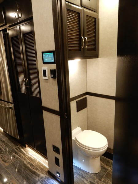 2022 Showhauler Motorhome Conversion 36KTssl-b toilet