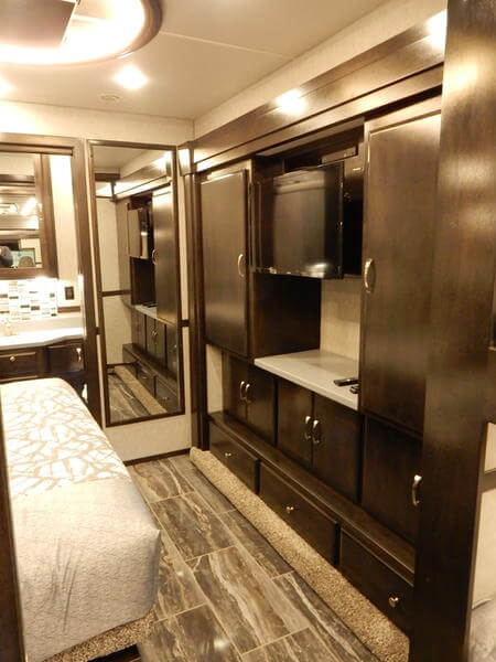 2022 Showhauler Motorhome Conversion 36KTssl-b master bedroom storage
