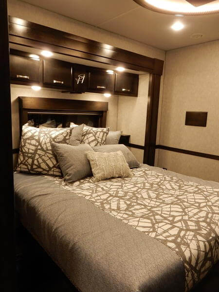 2022 Showhauler Motorhome Conversion 36KTssl-b master bed
