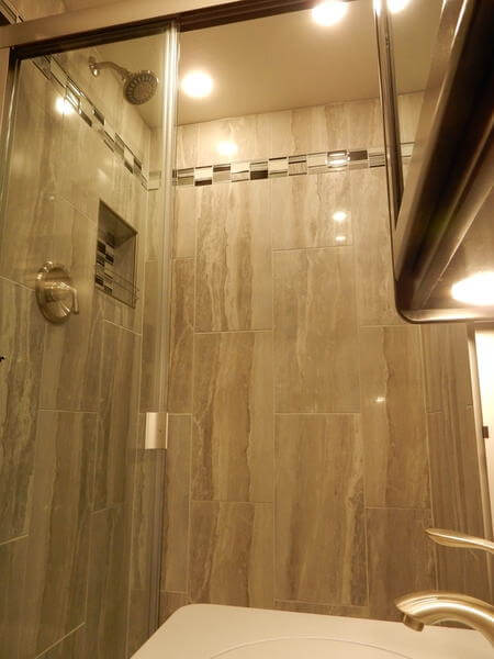 2022 Showhauler Motorhome Conversion 36KTssl-b shower
