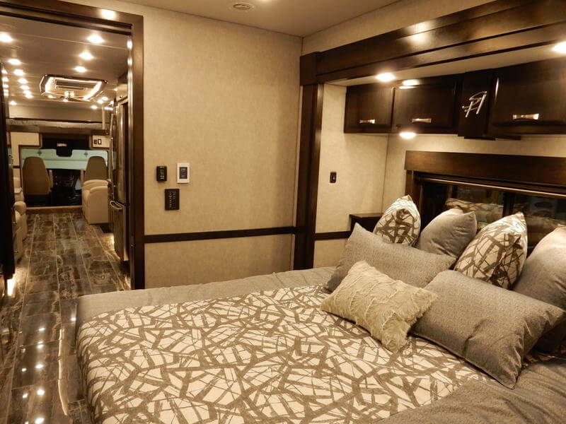 2022 Showhauler Motorhome Conversion 36KTssl-b master bed