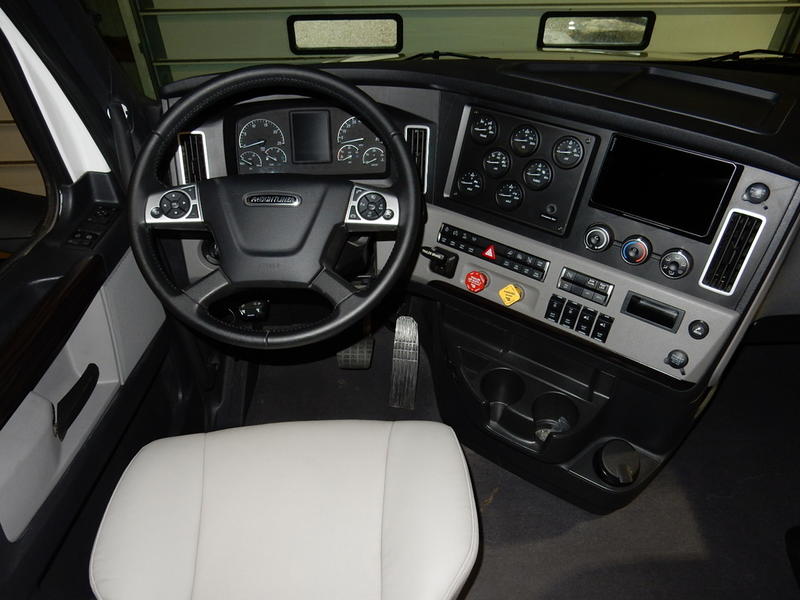 2022 Showhauler Motorhome Conversion 36KTssl-b driver's seat