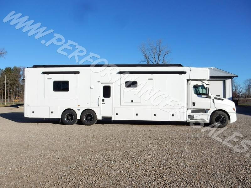 2024 Showhauler Motorhome Conversion 35-KQSSL