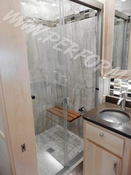 2024 Showhauler Motorhome Conversion 35-KQSSL shower
